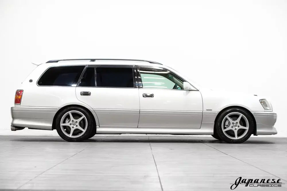 2001 Toyota Crown JDM car for sale — photo 5 of 10