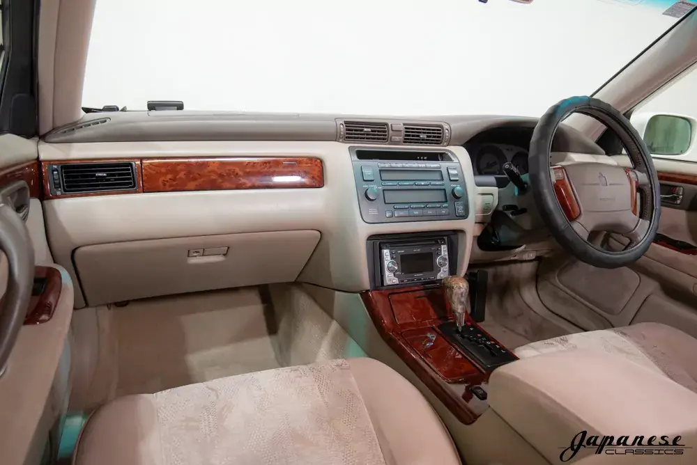 2001 Toyota Crown JDM car for sale — photo 9 of 10
