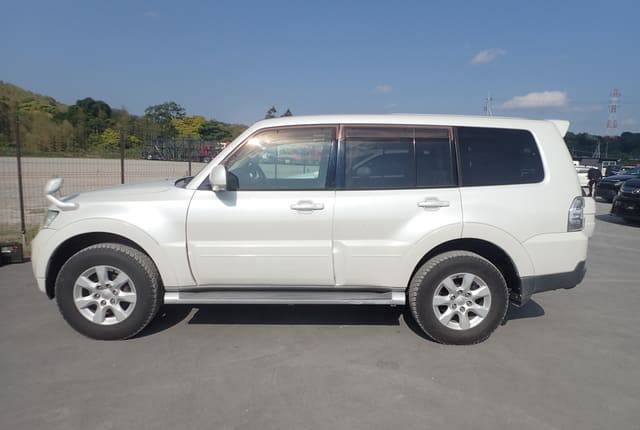 2009 Mitsubishi Pajero JDM car for sale — photo 3 of 10