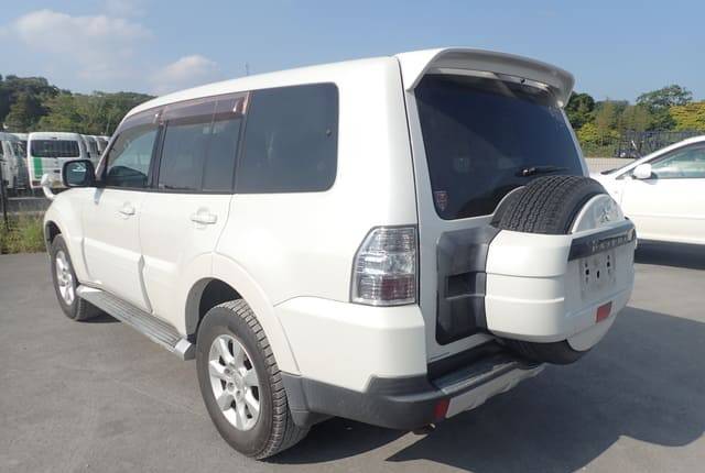 2009 Mitsubishi Pajero JDM car for sale — photo 4 of 10