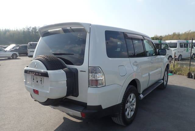 2009 Mitsubishi Pajero JDM car for sale — photo 6 of 10