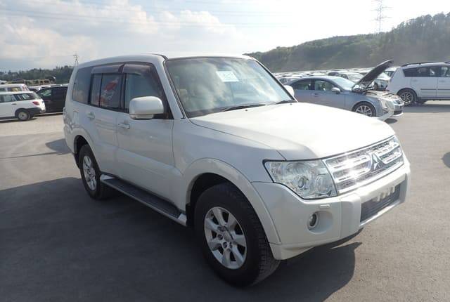 2009 Mitsubishi Pajero JDM car for sale — photo 8 of 10