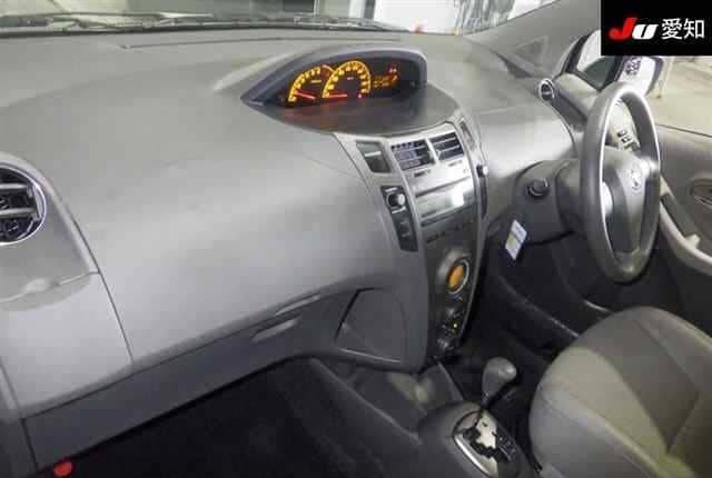 2008 Toyota Vitz JDM car for sale — photo 4 of 9