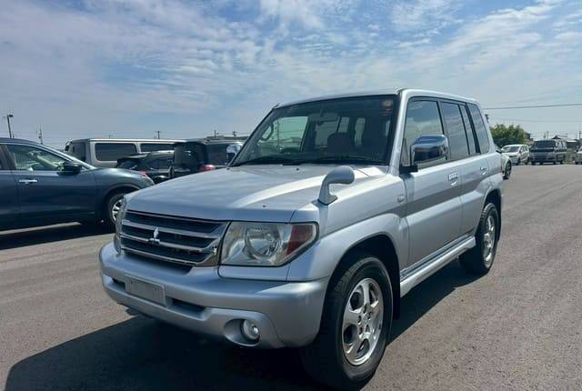 2006 Mitsubishi Pajero JDM car for sale — photo 2 of 10