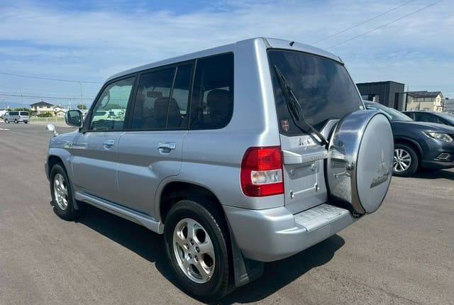 2006 Mitsubishi Pajero JDM car for sale — photo 4 of 10