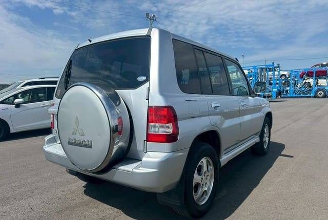 2006 Mitsubishi Pajero JDM car for sale — photo 6 of 10