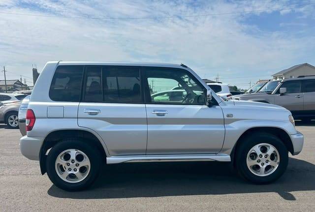 2006 Mitsubishi Pajero JDM car for sale — photo 7 of 10