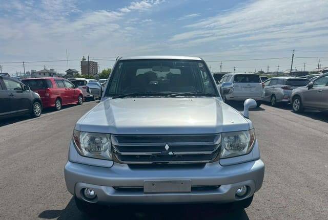 2006 Mitsubishi Pajero JDM car for sale — photo 9 of 10