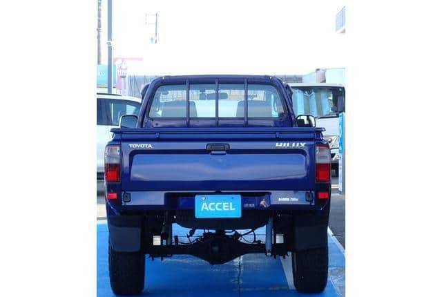 2004 Toyota Hilux — photo 5