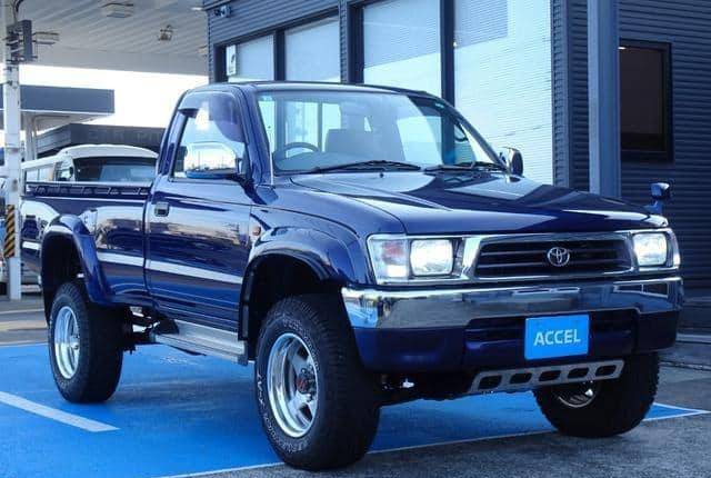 2004 Toyota Hilux JDM car for sale — photo 8 of 10