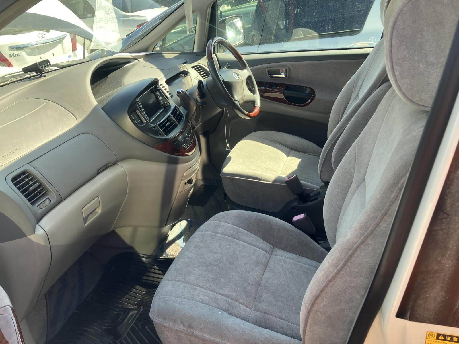Toyota Estima JDM car for sale — photo 7 of 10