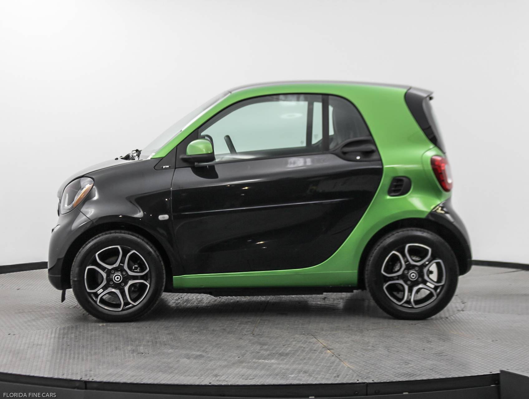 Florida Fine Cars - Used SMART FORTWO ELECTRIC DRIVE 2017 MIAMI PRIME