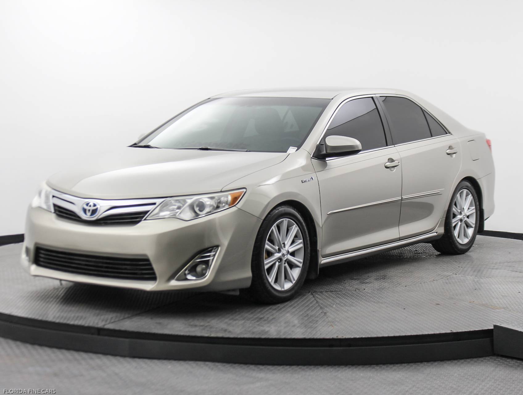 Used 2013 TOYOTA CAMRY HYBRID LE for sale in MIAMI 120921