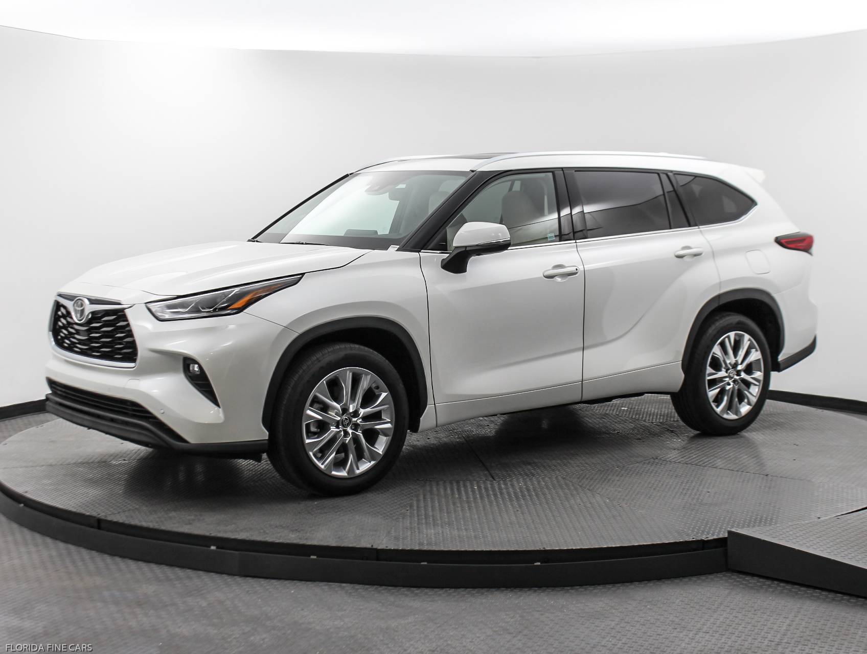 Used 2021 TOYOTA HIGHLANDER LIMITED for sale in MIAMI | 121050