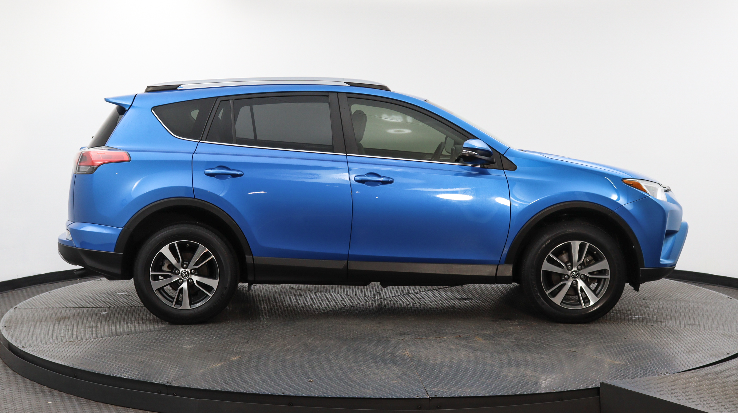 Used 2018 TOYOTA RAV4 for sale in MIAMI 122618