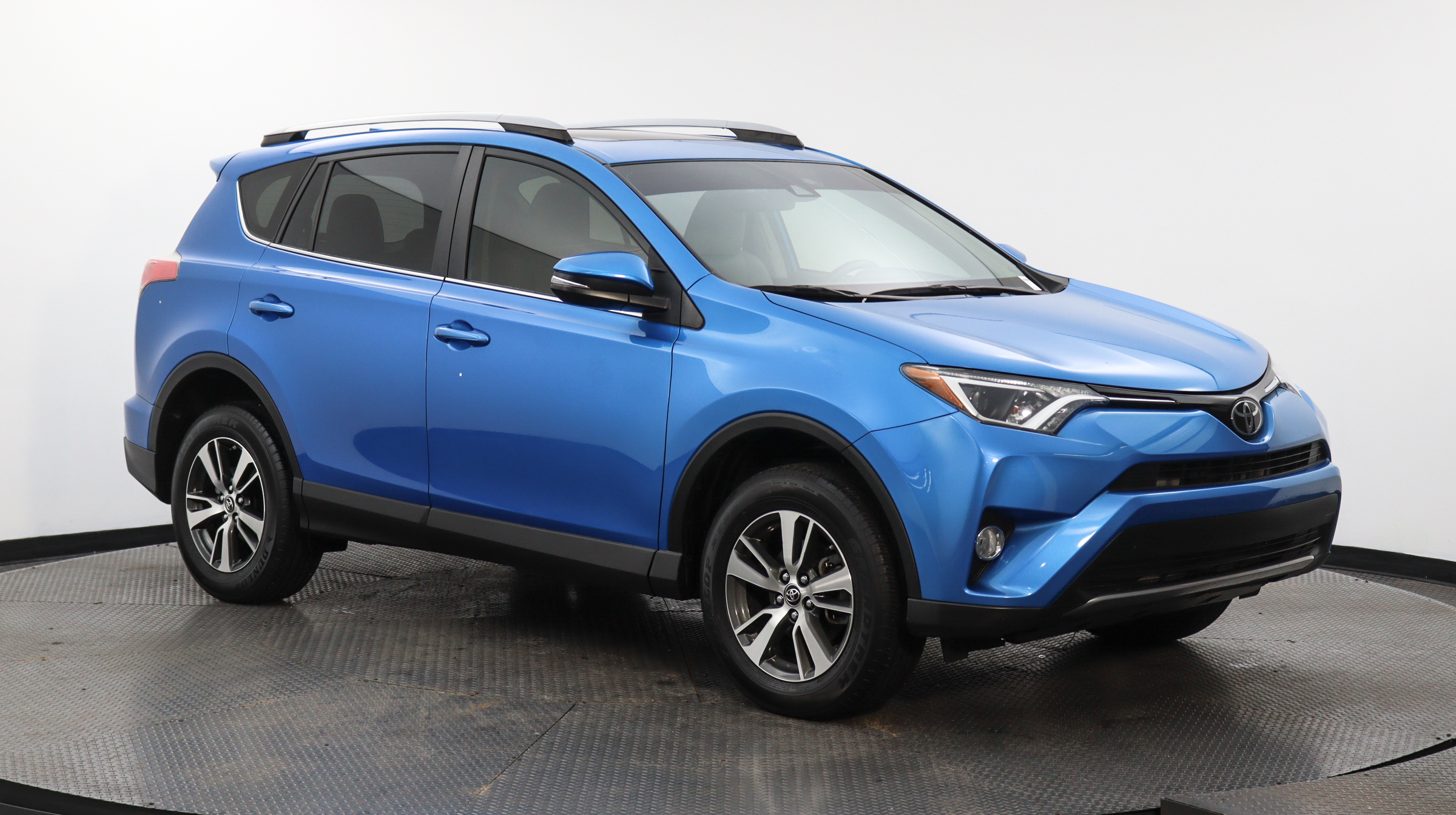 Used 2018 TOYOTA RAV4 for sale in MIAMI 122618