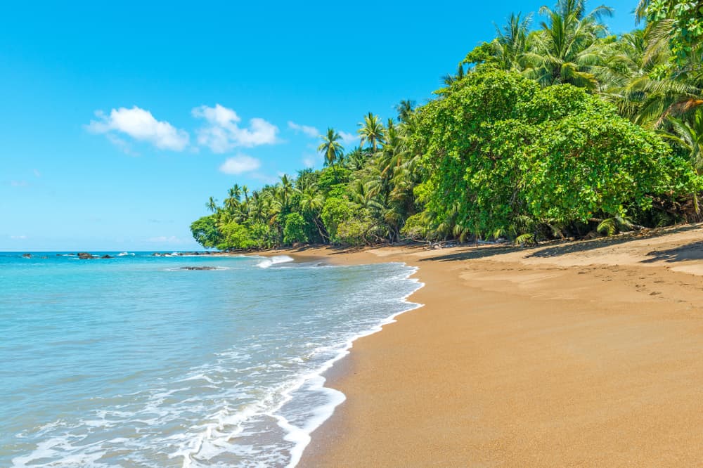 Playa-Tamarindo--Costa-Rica