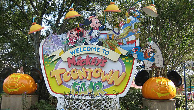 Find a great playground for little ones near Mickey’s House in Toontown.