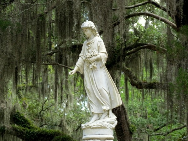 Bonaventure Cemetery. Photo credit: Sandy Auriene Sullivan at Flickr Creative Commons.