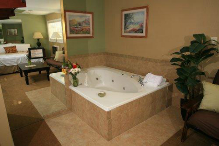 casino hotels near me with hot tub