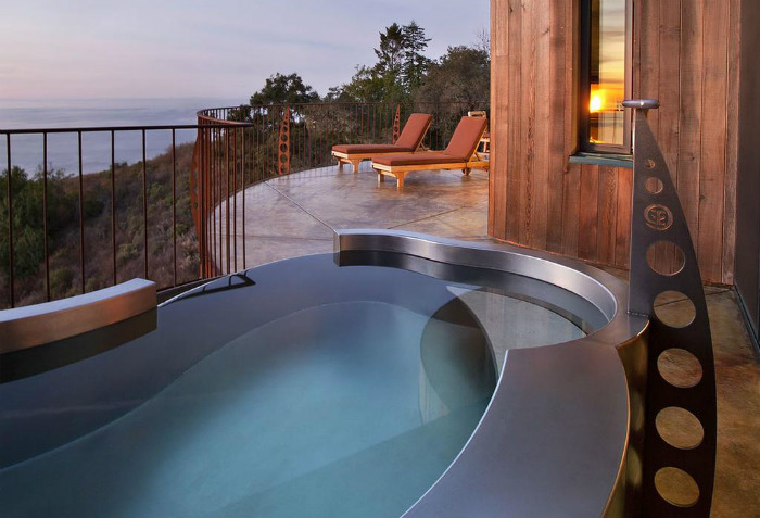 rooms with hot tubs