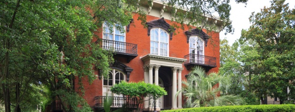 red brick house in savannah