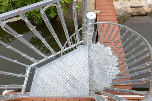 diamond plate platform on boat house