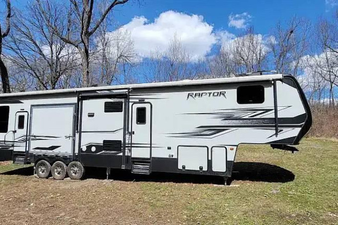 Raptor 428SP RVs For Sale at RVCrazy.com