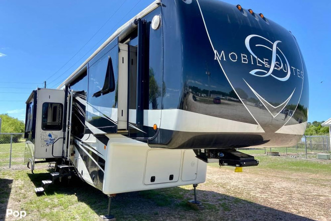 Mobile Assault Rv Mobile Suites 38RSSB3 RVs For Sale at RVCrazy.com