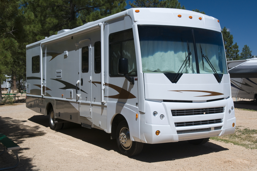 Motorhome vs Travel Trailer: Which One Should You Rent or Buy?