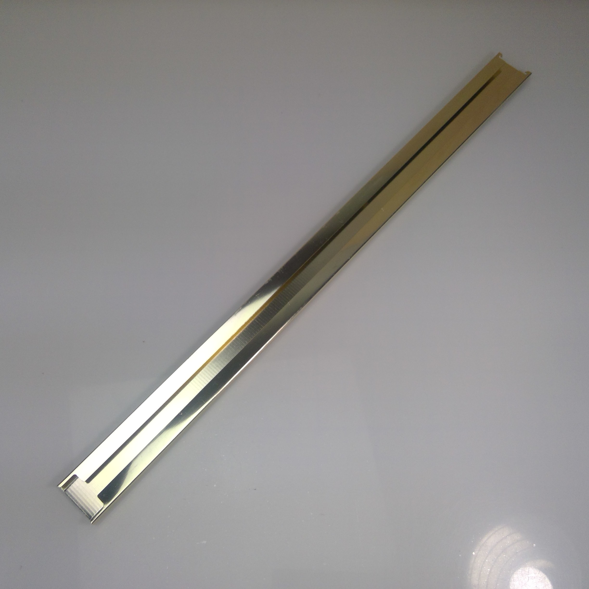 WHIRLPOOL Refrigerator DOOR RAIL (25 1/8") 946989 1114323 AP2935792