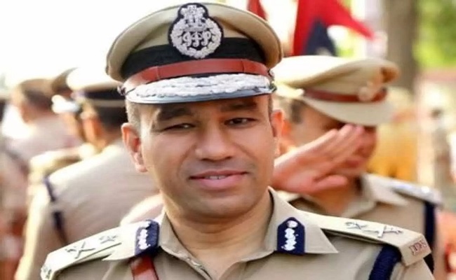 यूपी: सुर्खियों में रहने वाले IPS अधिकारी नवनीत सिकेरा बनाए गए ADG, मां ने सैल्यूट करके कही ये बात