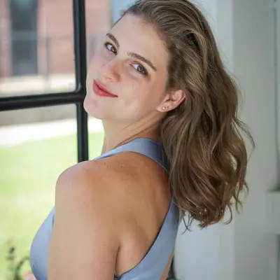 Julia Holoman