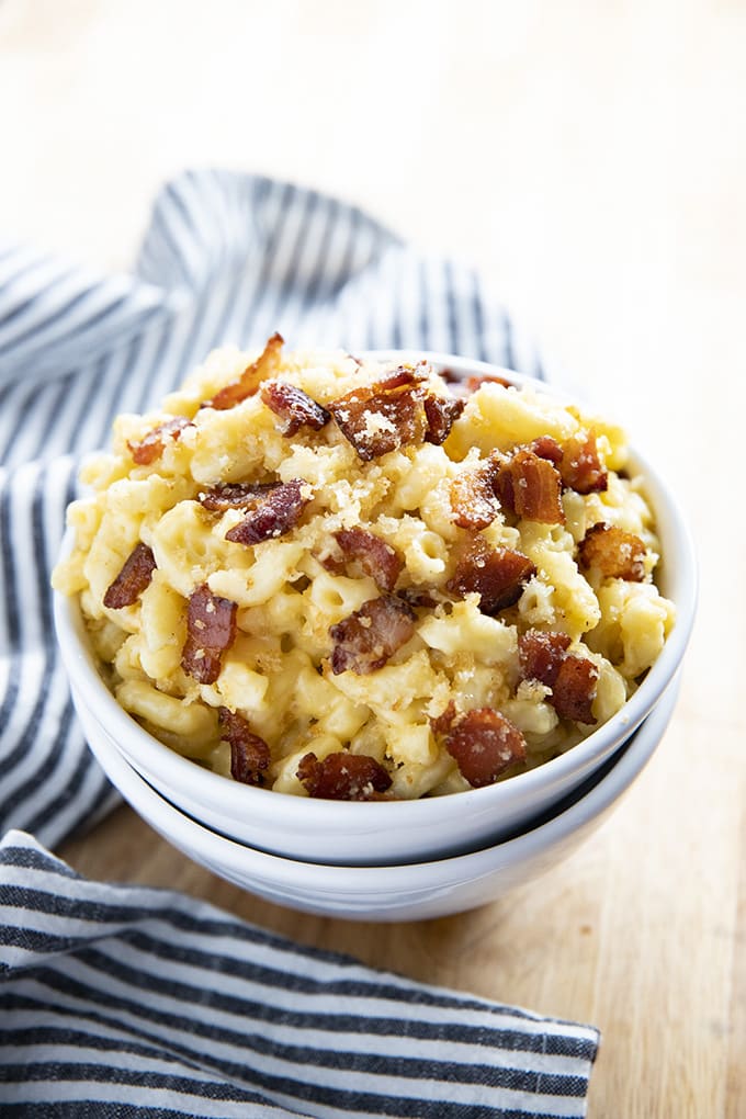 Baked Macaroni and Cheese with Bread Crumb Topping