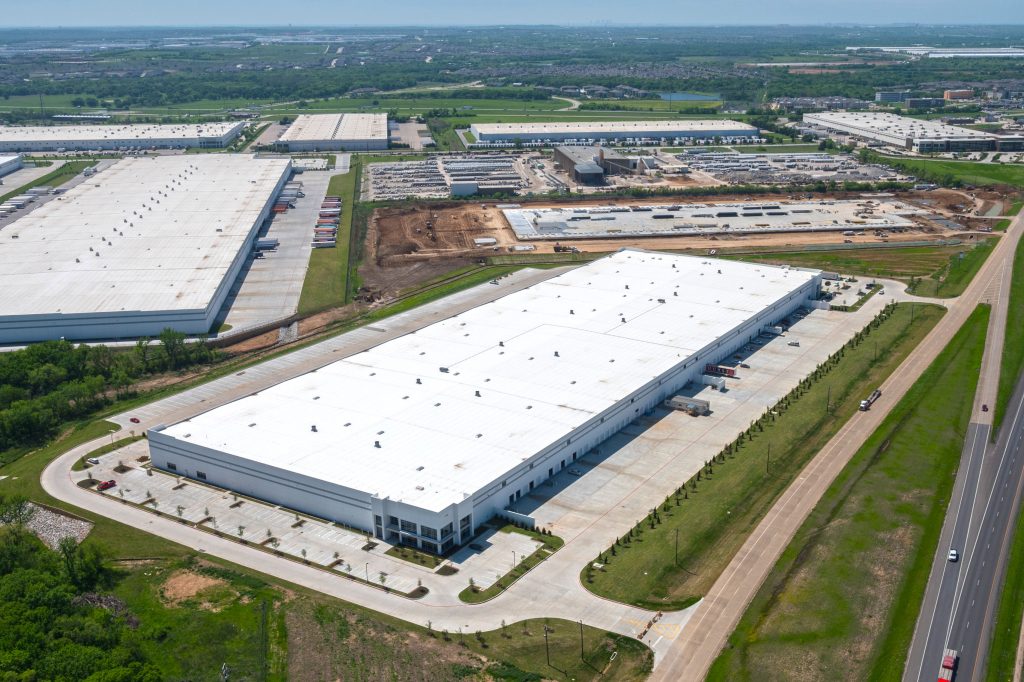 aerial shot of 500,000 sf Schluter warehouse in the Dallas-Fort Worth area