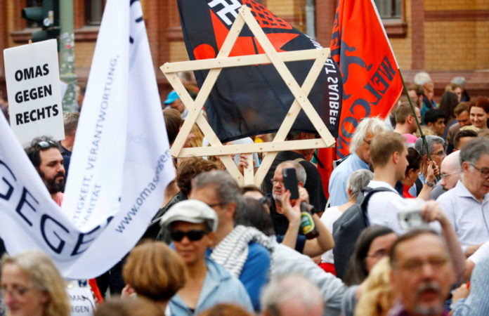 Demonstration themed with the slogan