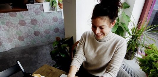 Should I Use WordPress: 10 Reasons to Use WordPress 10 reasons why you should use WordPress for personal lifestyle blogs or business websites