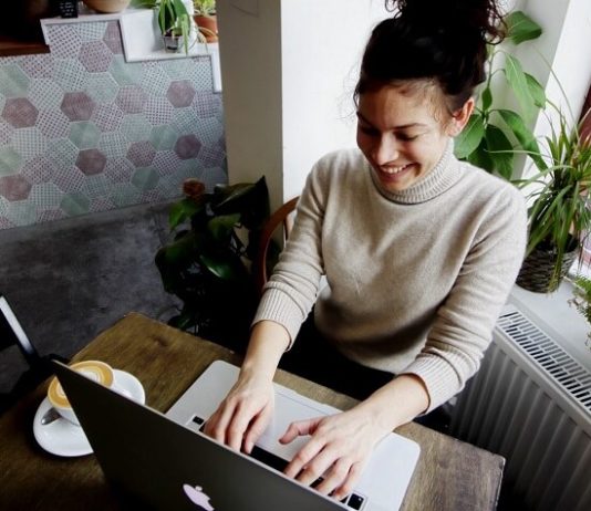 Should I Use WordPress: 10 Reasons to Use WordPress 10 reasons why you should use WordPress for personal lifestyle blogs or business websites