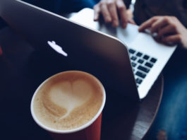 1and1 vs Hostgator: A Side by Side Comparison Which web host should you chosose when starting a new blog or website 1&1 or Hostgator