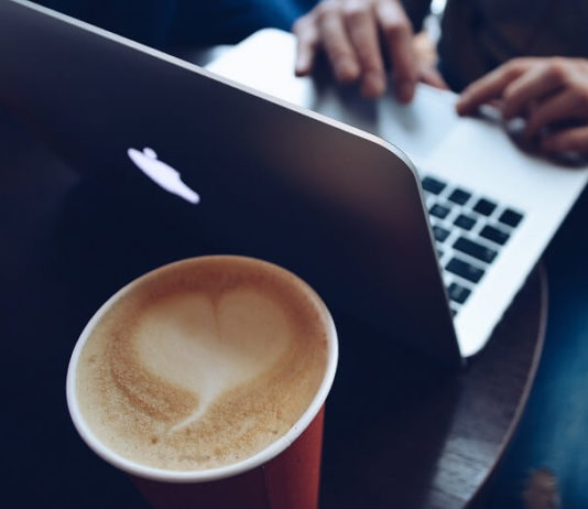 1and1 vs Hostgator: A Side by Side Comparison Which web host should you chosose when starting a new blog or website 1&1 or Hostgator