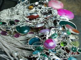 Top 25 Tips for Selling Jewelry Online How to build an online store & make money selling jewelry online