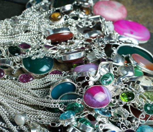 Top 25 Tips for Selling Jewelry Online How to build an online store & make money selling jewelry online