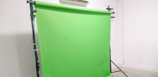 Top 15 Best Portable Green Screen with Stand Kits Make the background of your vlog & YouTube videos more interesting with a green screen. Find out the best deals for a portable one with a stand