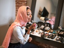 How to Start a Beauty Vlog Step by step guide, tutorial for becoming a beauty vlogger