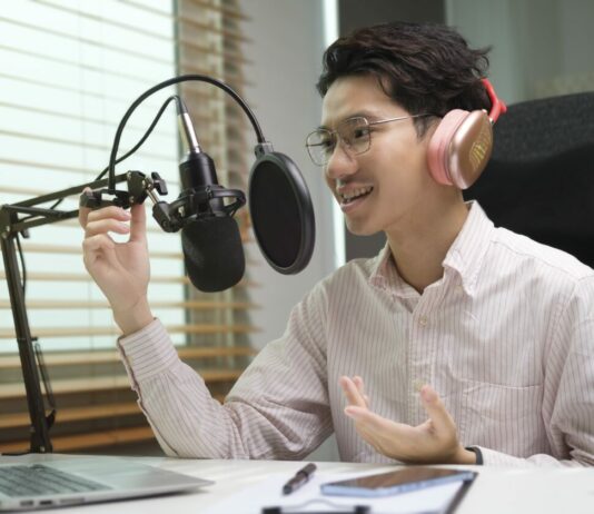 How to Start a Podcast About Chess How to start your very own podcast on chest