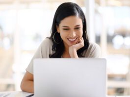 RightBlogger AI Tools Black Friday Sale Happy woman saving money with on AI tools with the RightBlogger Black Friday Sale