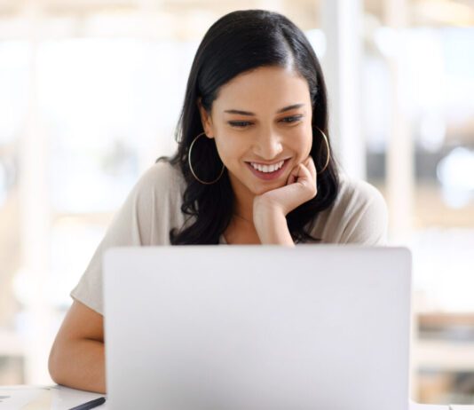 RightBlogger AI Tools Black Friday Sale Happy woman saving money with on AI tools with the RightBlogger Black Friday Sale