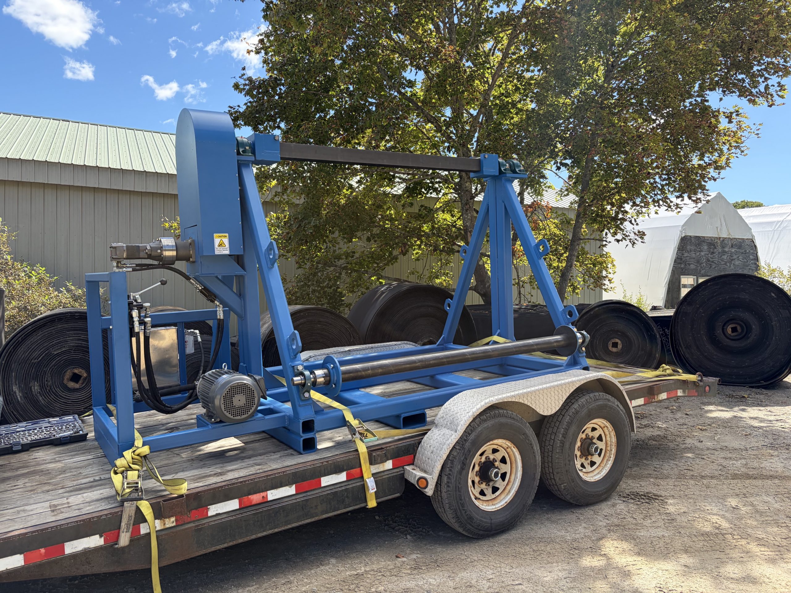 Electric conveyor belt winder in the field