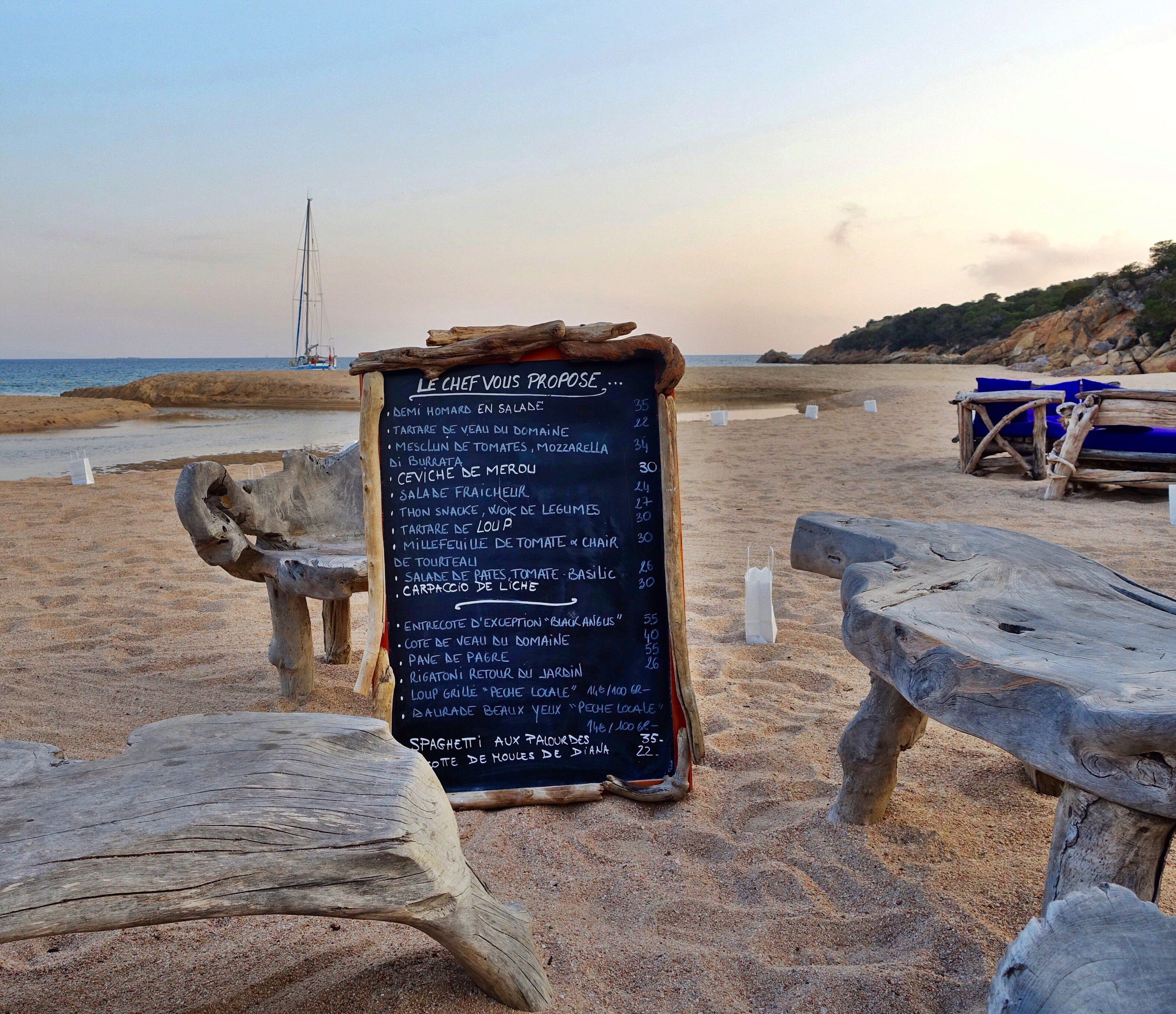 La Table de la Plage Murtoli menu board